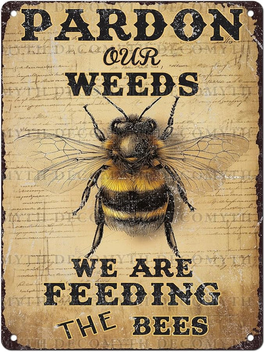 Vintage Bee Tin Sign Pardon Our Weeds We're Feeding The Bees Retro Garden Metal Poster Funny Wall Art Cafe Office Wall Decor for Kitchen Home Bar Plub Club Shop 12 * 16inch